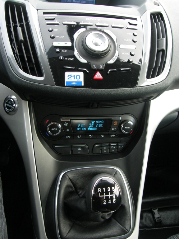 Ford Herbst-Regionaltour 2010: Harte Zeiten für Touran und Co. – Ford C-Max und Grand C-Max mit 500 Euro Preisvorteil