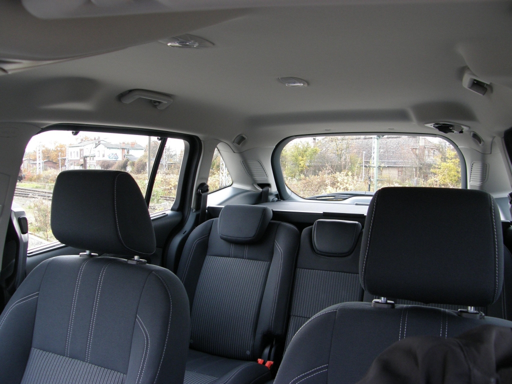 Ford Herbst-Regionaltour 2010: Harte Zeiten für Touran und Co. – Ford C-Max und Grand C-Max mit 500 Euro Preisvorteil