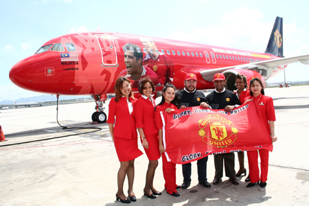 Formel 1-Wette verloren: Richard Branson als Stewardess