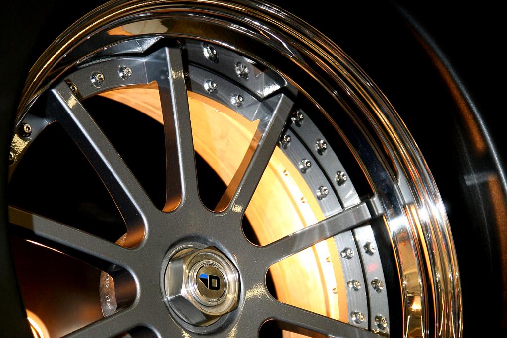 Goldene Zeiten für Tuning-Teile wittern nicht nur eigenständige Tuning-Firmen. Auch die Hersteller gehen zunehmnend dazu über, Veredelungsmöglichkeiten für Fahrzeuge aus ihrer hauseigenen Produktion anzubieten. 