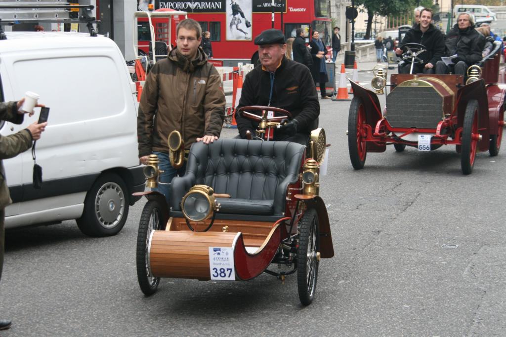 Horst Schultz mit seinem NSU Tricar