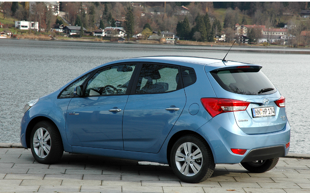 Hyundai ix20: Heck-/Seitenansicht. 