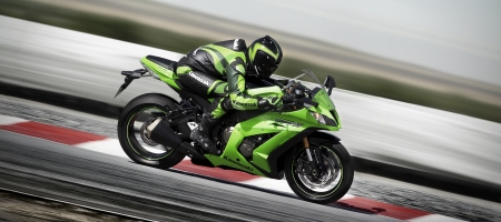 Kawasaki ZX-10R: Gentle Giant 