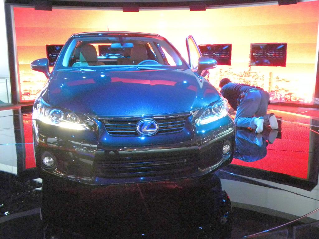 Lexus CT 200h.