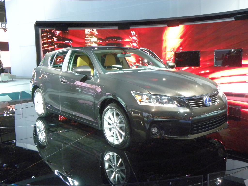 Lexus CT 200h.