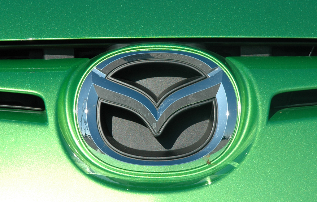 Mazda2: Das Markenlogo vorn sitzt oben im kleineren Kühlergrill. 