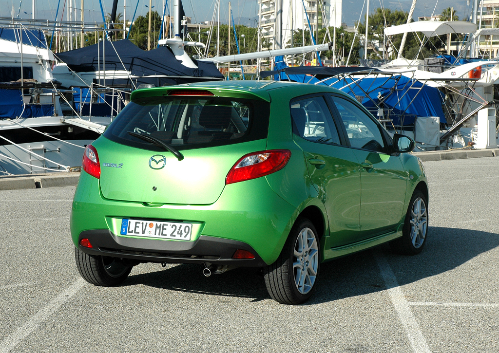 Mazda2: Heck-/Seitenansicht. 