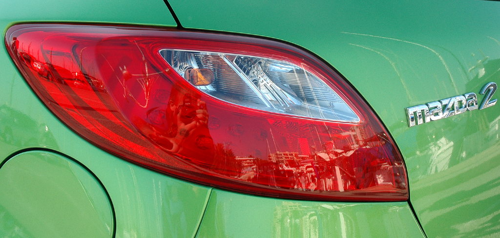 Mazda2: Moderne Leuchteinheit ... 