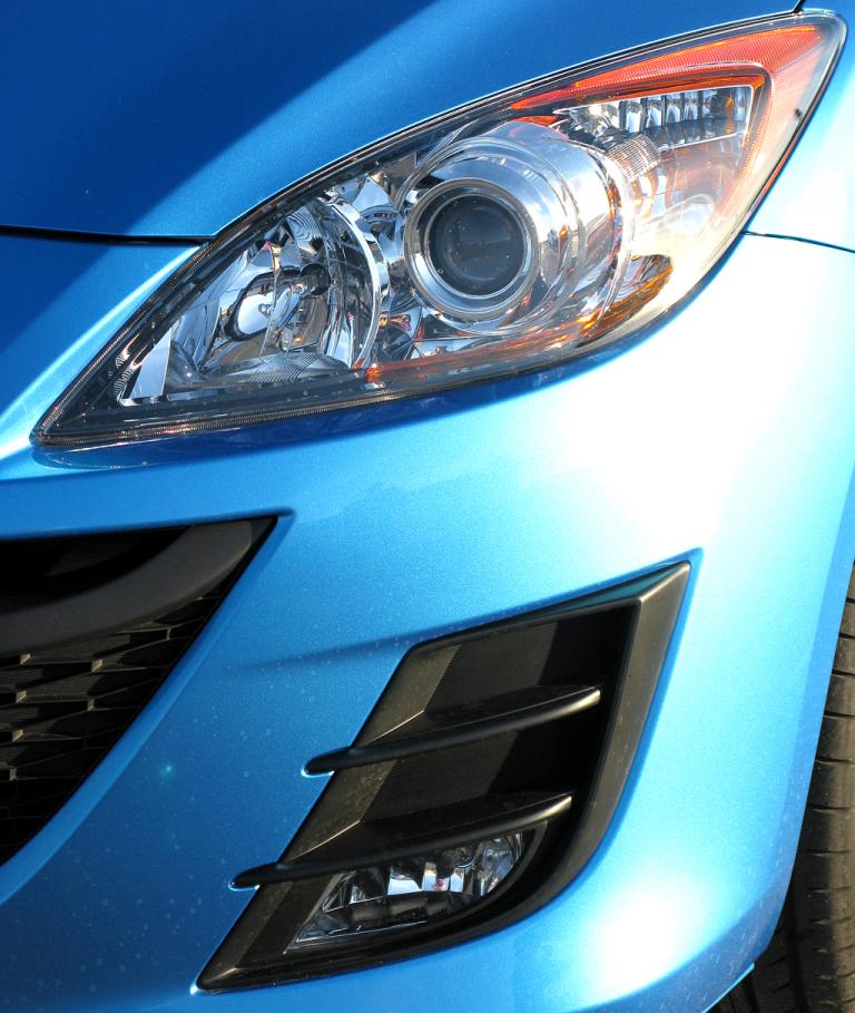 Mazda3 Diesel: Moderne Leuchteinheit vorn. 
