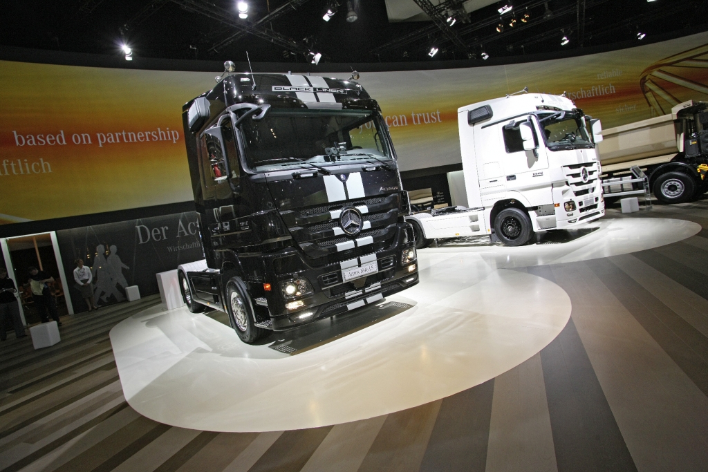 Mercedes-Benz Actros Black Liner und White Liner.