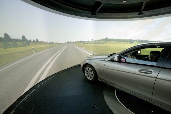 Mercedes-Benz arbeitet im Innovationszentrum am Auto von morgen