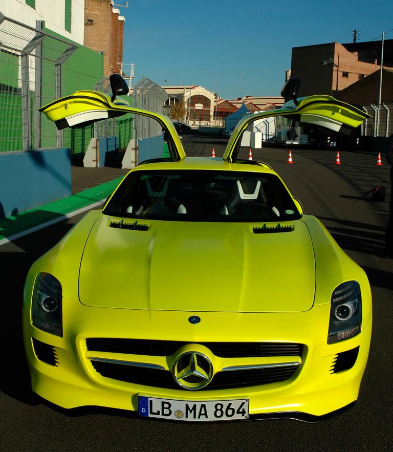 Mercedes SLS AMG E-Cell: Der Flügeltüren-Stromer von vorn ... 