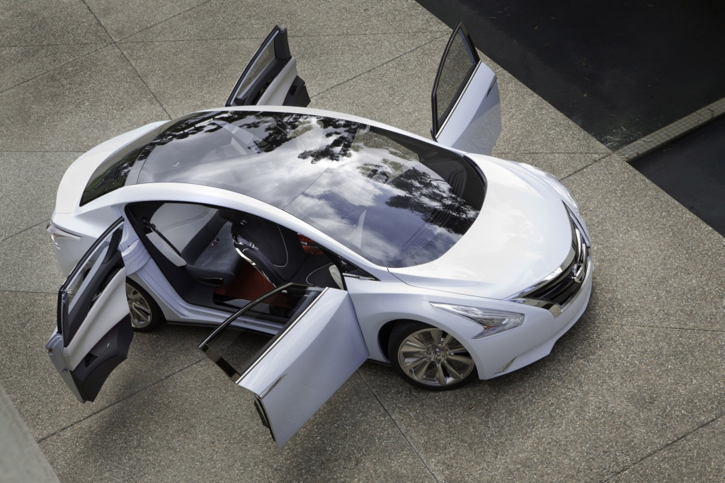 Nissan Ellure Concept - Stufenhecklimousine mal anders