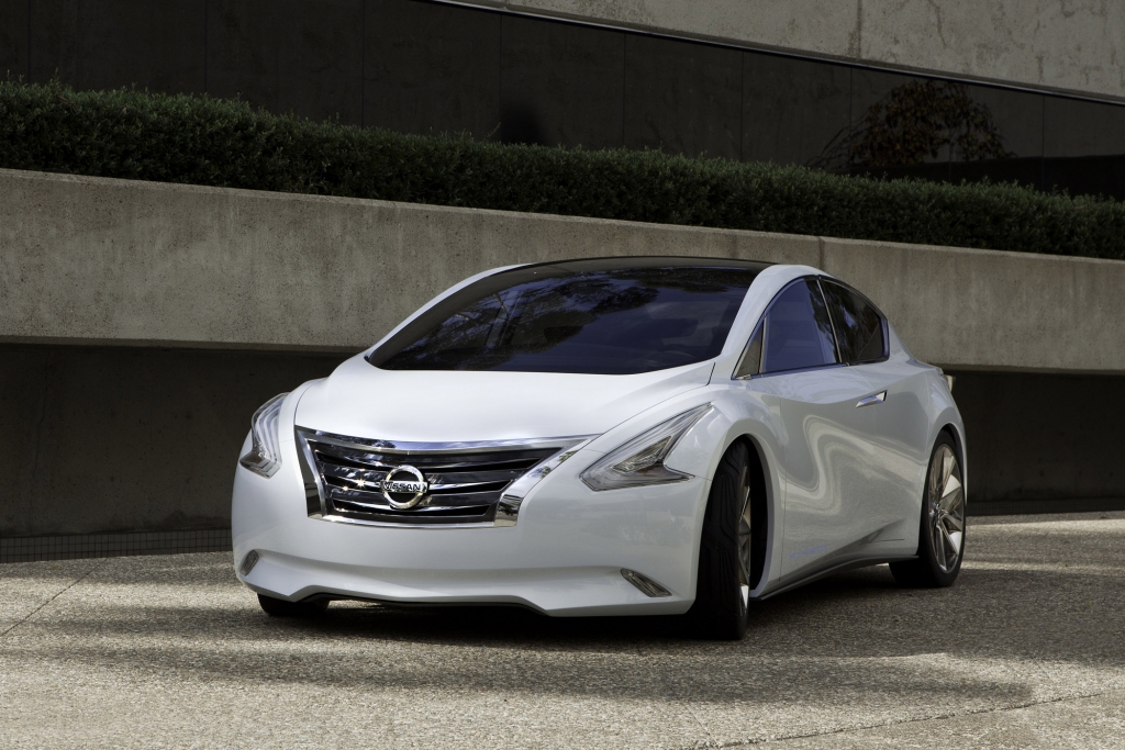 Nissan Ellure Concept - Stufenhecklimousine mal anders