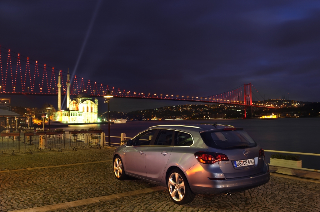 Opel Astra Sports Tourer: Insignias kleiner Bruder bringt Lifestyle in die Kompaktklasse