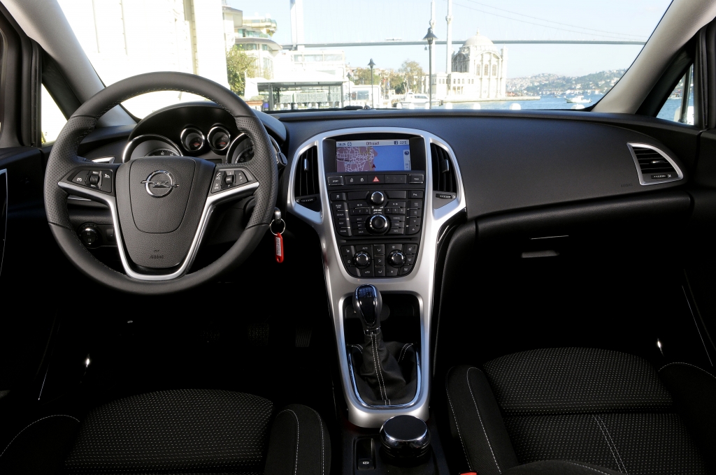 Opel Astra Sports Tourer: Insignias kleiner Bruder bringt Lifestyle in die Kompaktklasse