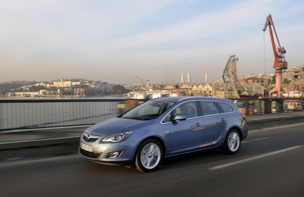 Opel Astra Sports Tourer: Insignias kleiner Bruder bringt Lifestyle in die Kompaktklasse