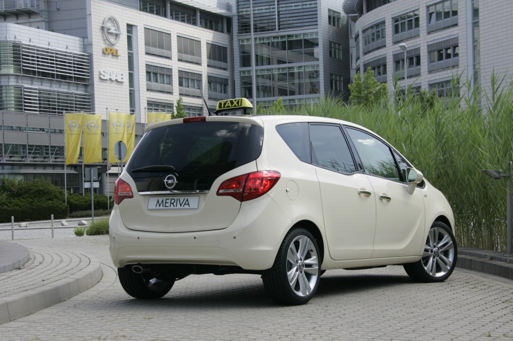 Opel mit drei Modellen auf der Taximesse