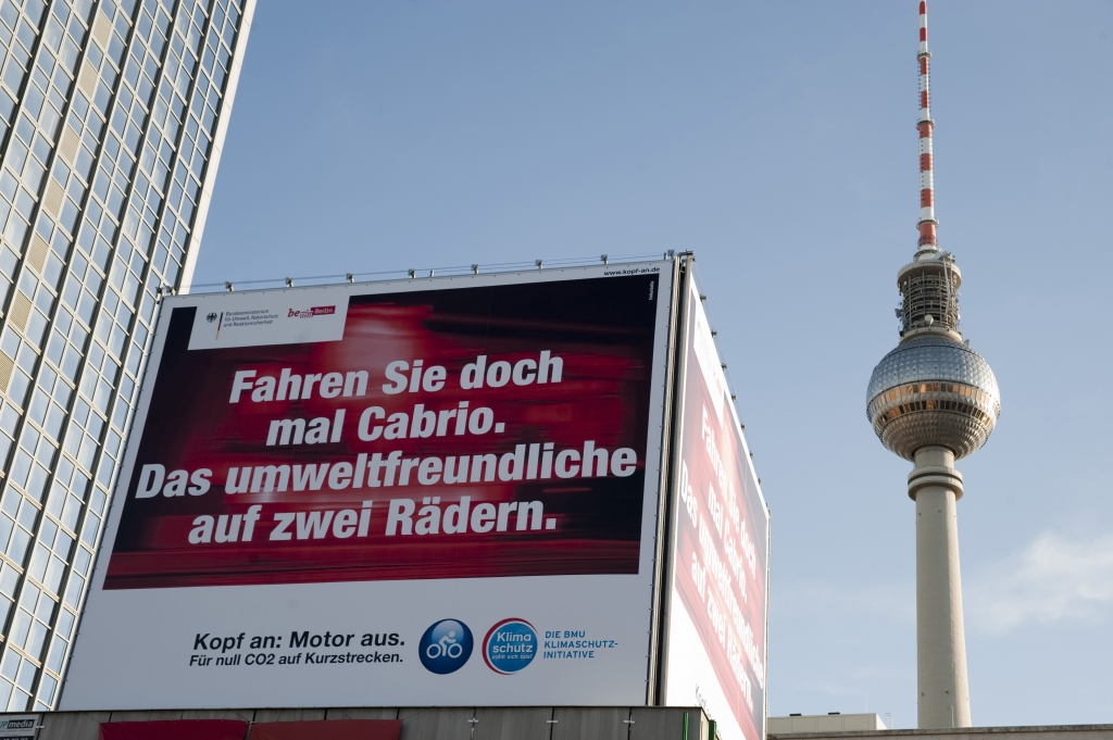 Plakat am Alexanderplatz in Berlin, Foto von: fairkehr
