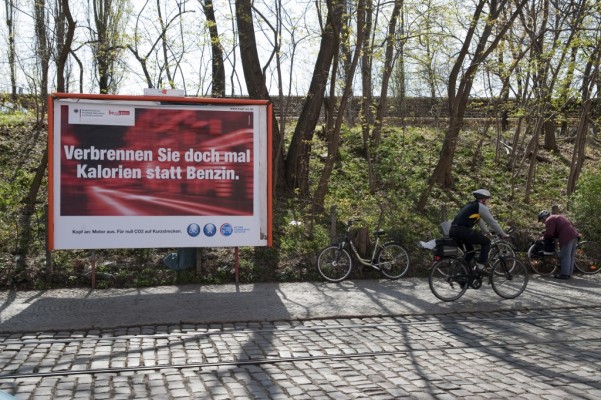 Plakat der Kampagne Kopf an- Motor aus, Foto von: fairkehr