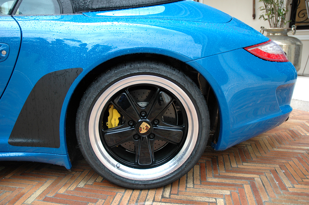 Porsche 911 Speedster: Blick auf die 19-Zöller mit den 305er-Reifen hinten. 