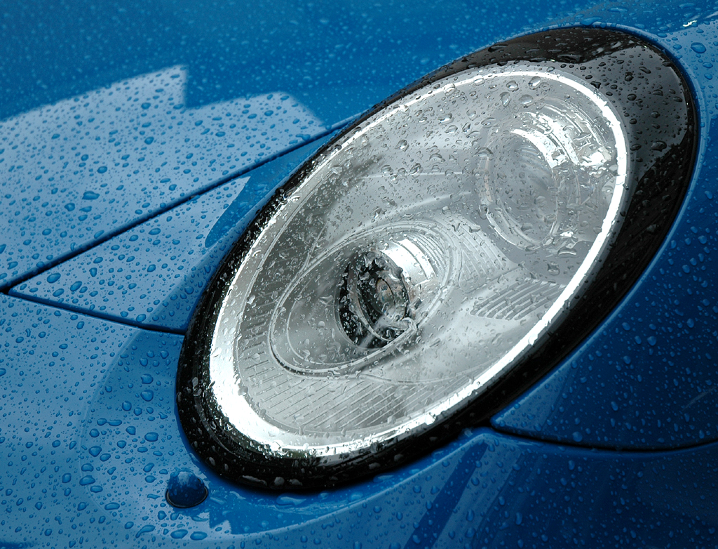 Porsche 911 Speedster: Moderne Bi-Xenon-Scheinwerfer mit dynamischem Kurvenlicht. 