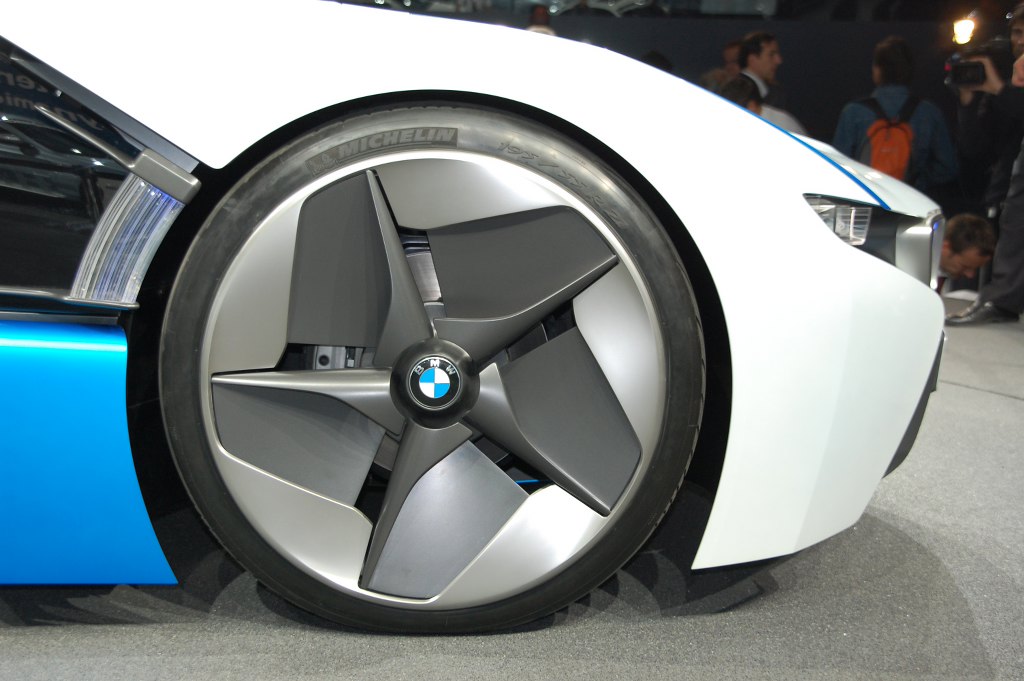 Rasen ohne Reue - BMW baut Spitzensportler mit Plug-In-Hybrid