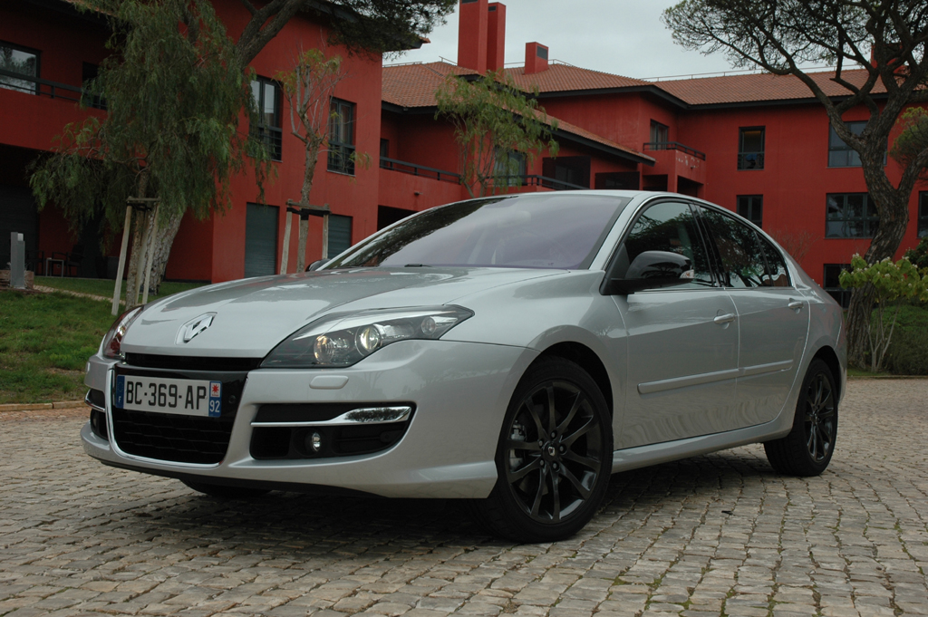 Renault Laguna: Und so sieht die Limousine nach der leichten Überarbeitung aus.