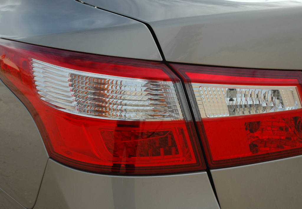 Renault Latitude: Die Heckleuchten verfügen über moderne LED-Technologie.