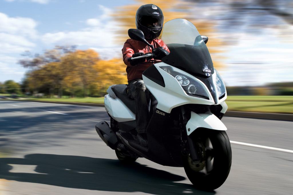 Rennsemmel für vier Jahreszeiten, der Kymco Downtown 300i 