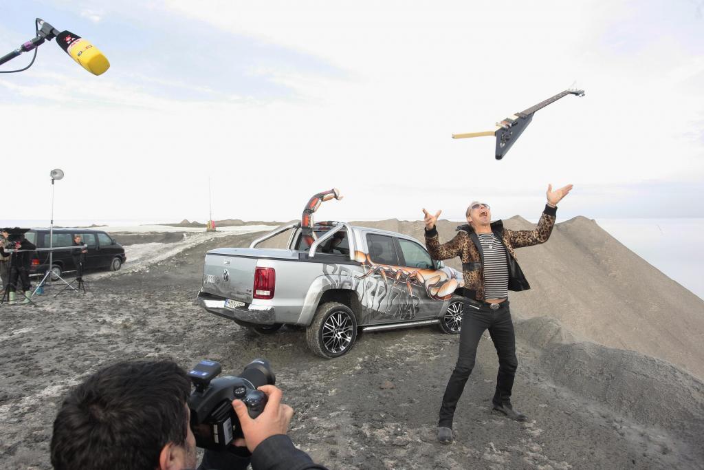 Rudolf Schenker und sein Volkswagen Amarok „Scorpions“.