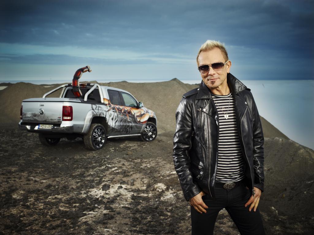 Rudolf Schenker und sein Volkswagen Amarok „Scorpions“.