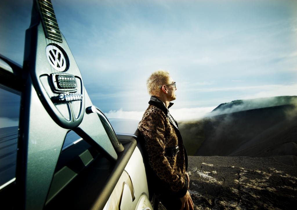 Rudolf Schenker und sein Volkswagen Amarok „Scorpions“.