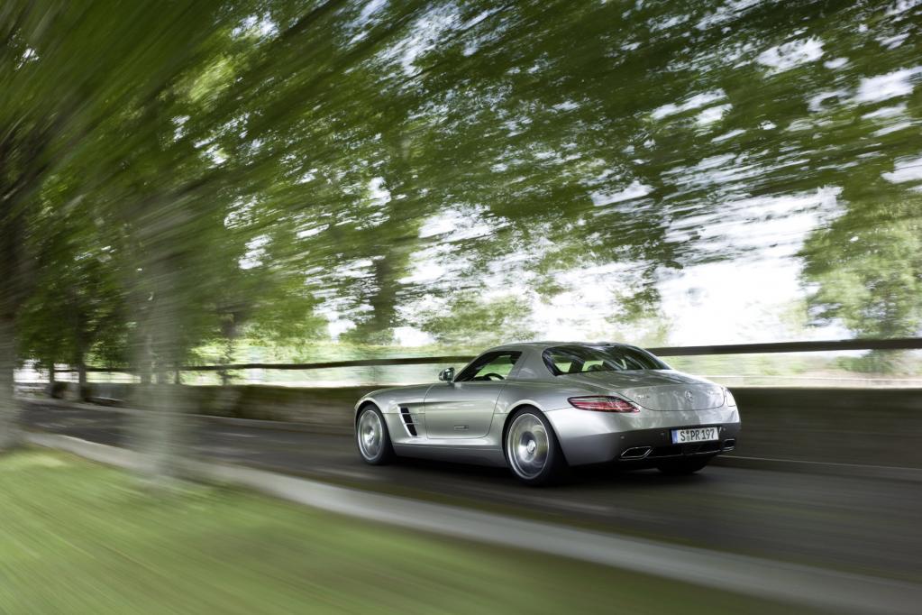 SLS AMG: Sinfonie aus acht Töpfen 