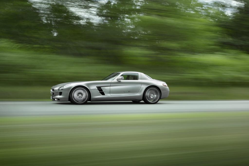SLS AMG: Sinfonie aus acht Töpfen 