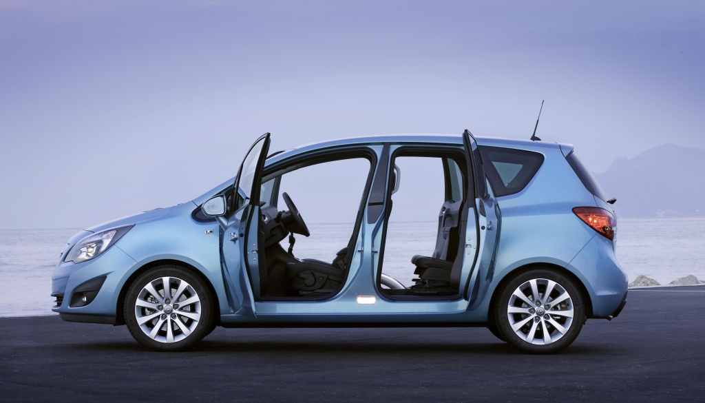 Sicher durch die kalte Jahreszeit! Mit auto.de und Opel gut gerüstet für Herbst und Winter. Tipp 6: Pflegemittel sinnvoll einsetzen!