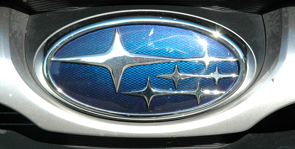 Subaru Impreza: Das Markenlogo sitzt oben im kleineren Kühlergrill-Teil. 