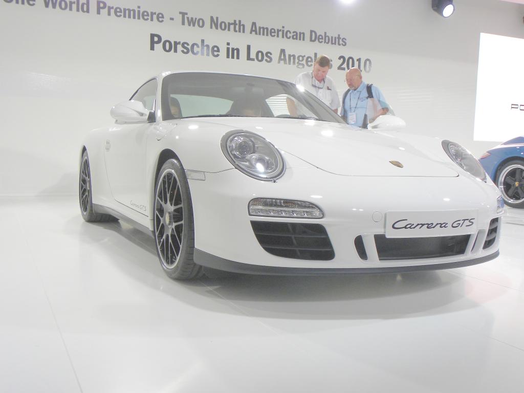 Symphonie in Weiß: Porsche 911 Carerra GTS.