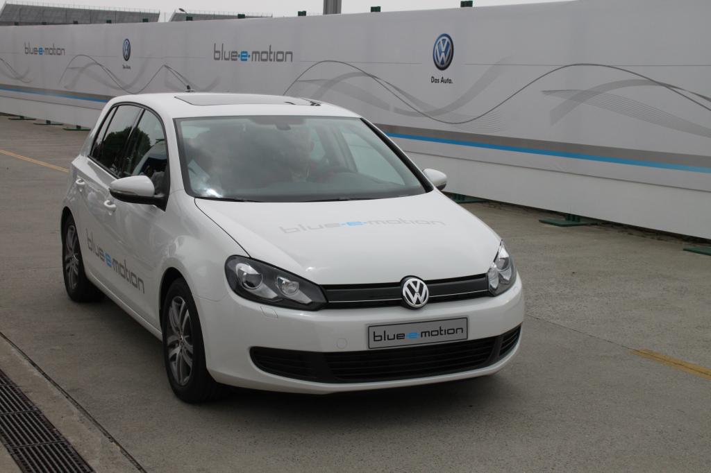 Volkswagen Golf Blue-E-Motion.
