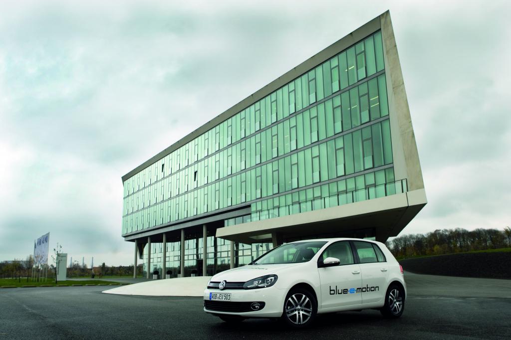 Volkswagen zeigt Golf Blue E-Motion
