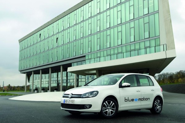 Volkswagen zeigt Golf Blue E-Motion