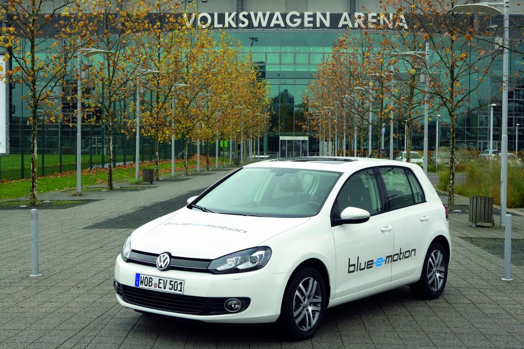 Volkswagen zeigt Golf Blue E-Motion