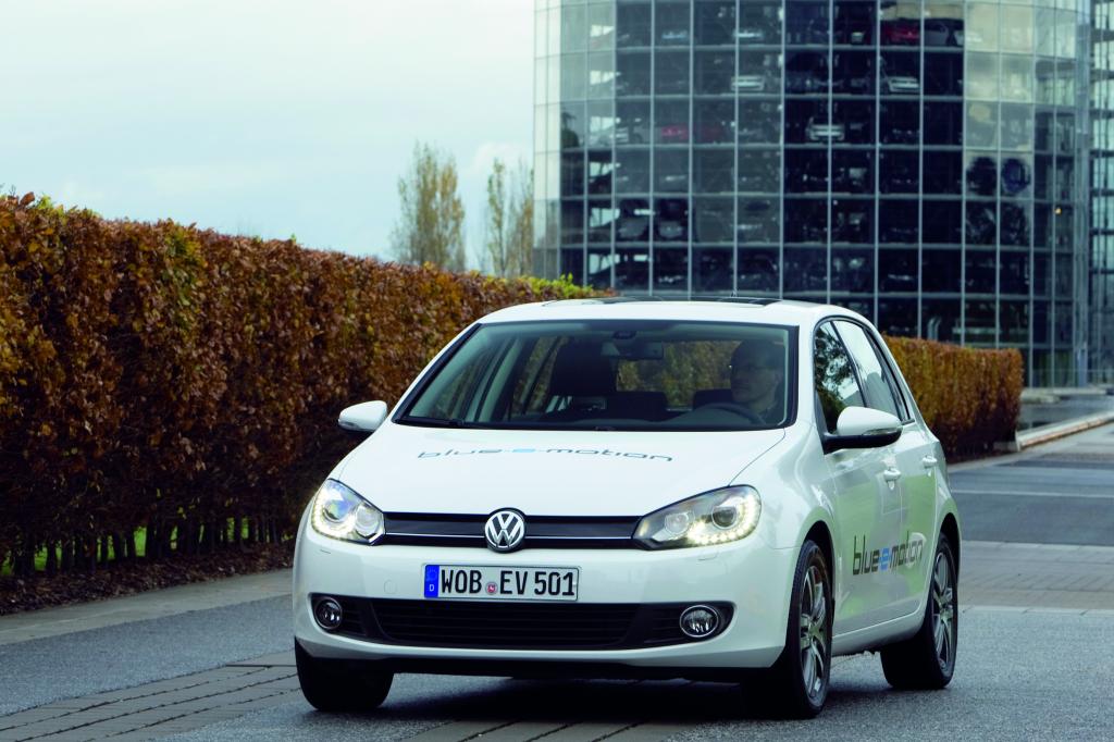 Volkswagen zeigt Golf Blue E-Motion