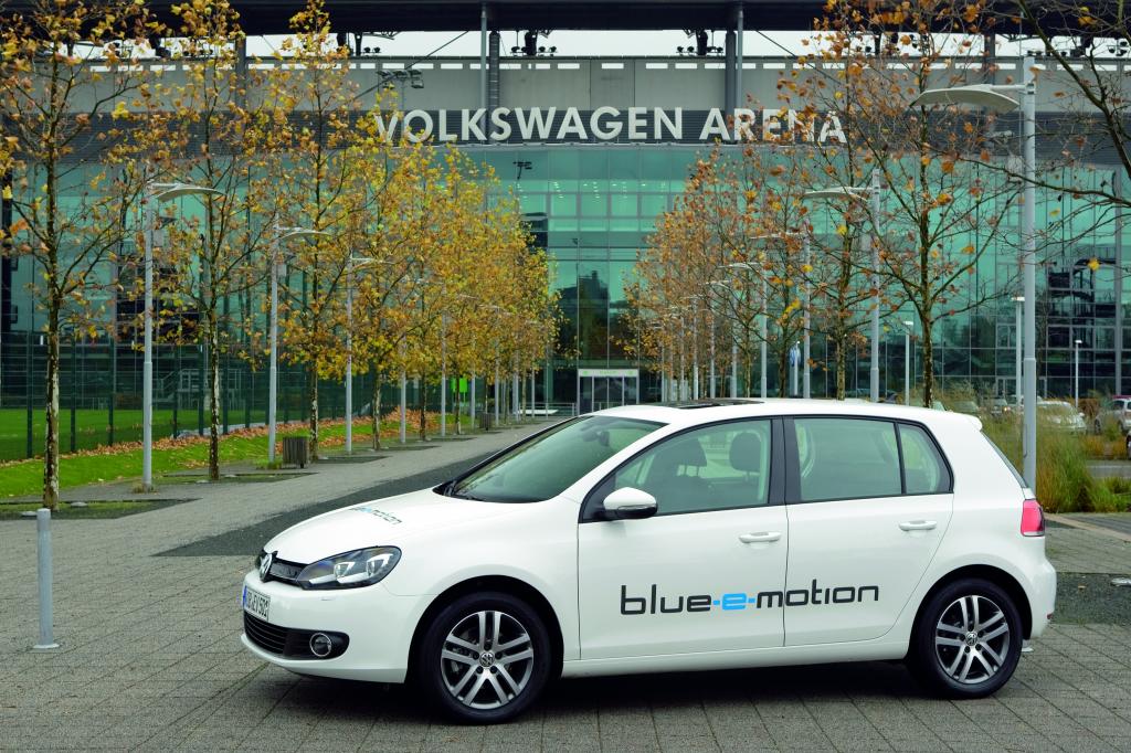 Volkswagen zeigt Golf Blue E-Motion