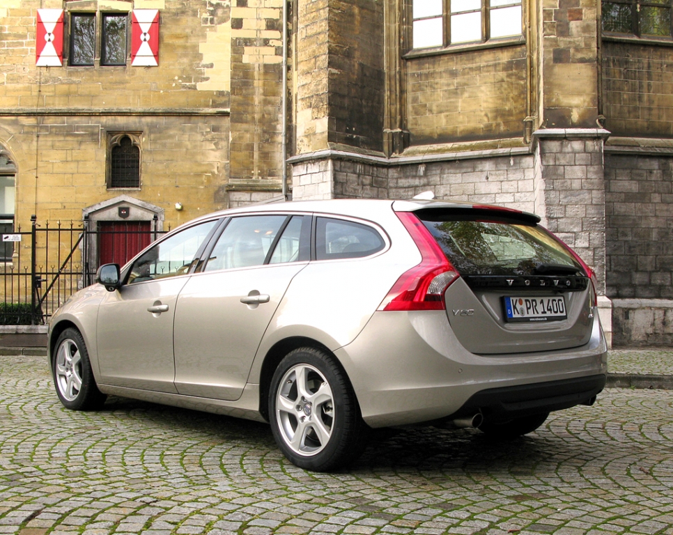 Volvo V60: Heck-/Seitenansicht.