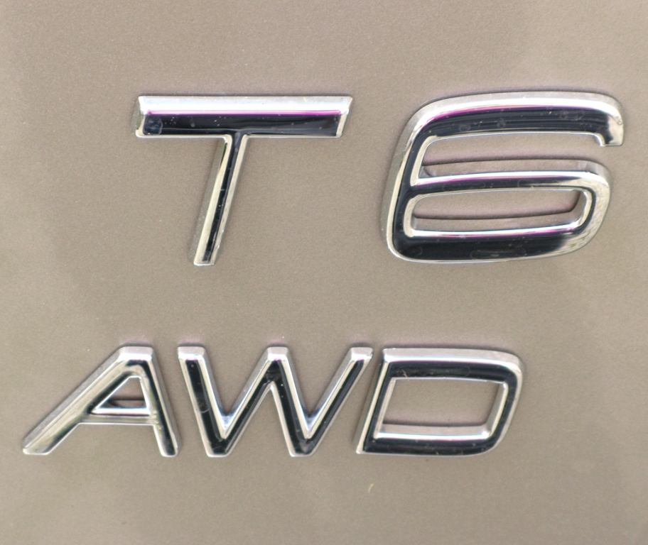 Volvo V60: Motorisierungs- und Allradschriftzug am Heck.