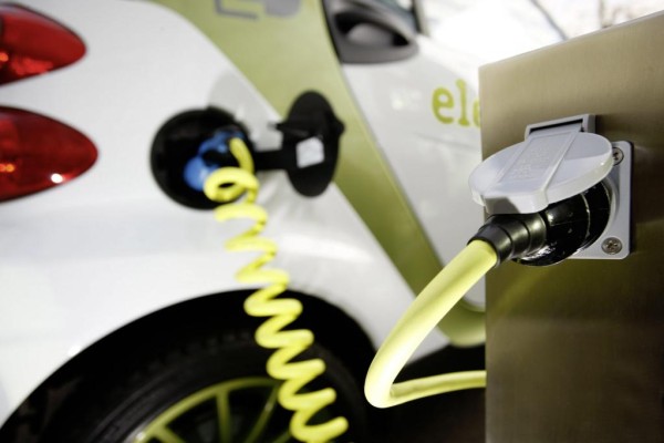 Zukunft der Elektroautos: Laden per Induktion 