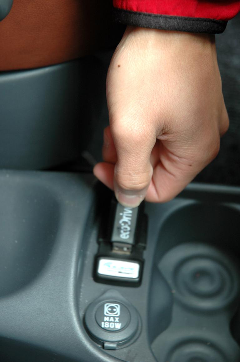 Zur Fahrdaten-Ermittlung wird der USB-Stick einfach angeschlossen. 