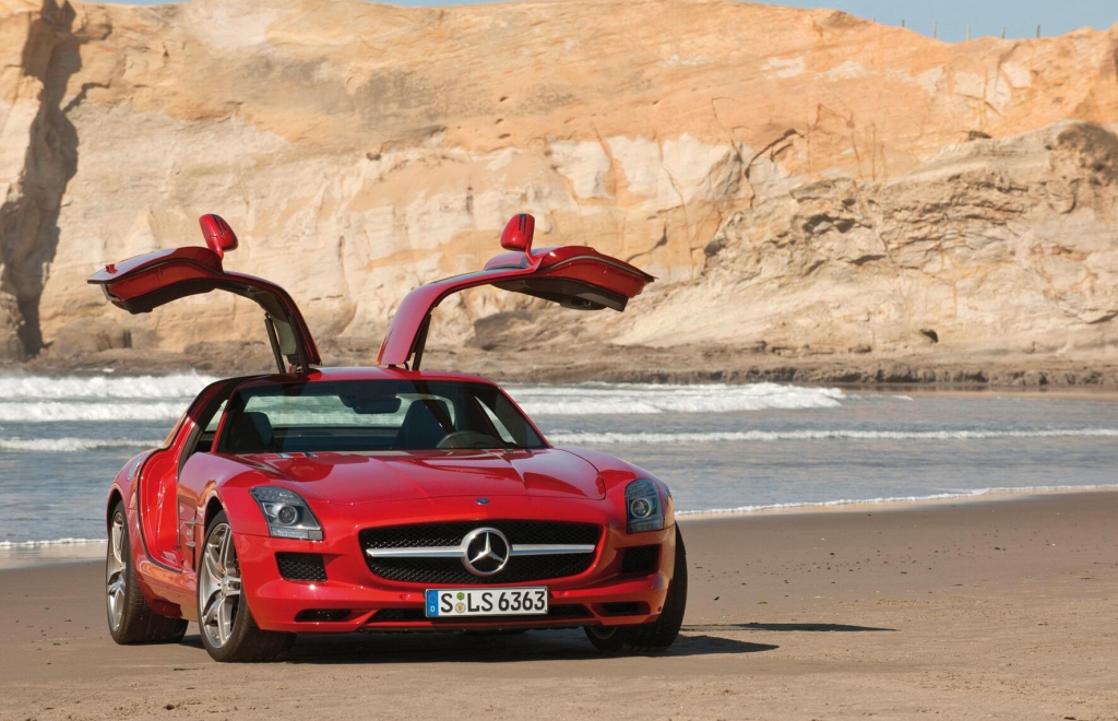 auto.de-Buchtipp: Luxury Toys for Men | © Luxury Toys for Men, SLS AMG Mercedes-Benz, published by teNeues, www.teneues.com. Photo © Daimler AG 