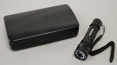 auto.de-Weihnachts-Gewinnspiel: Nissan GT-R Jacken und LED-Taschenlampe